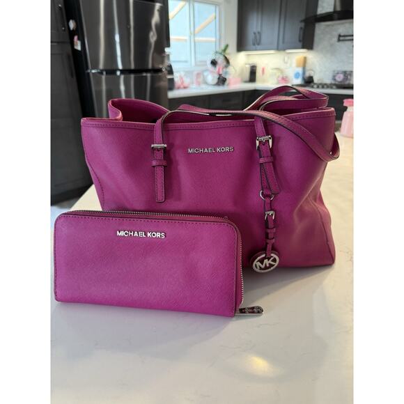 Michael Kors Dark PINK Large Jet Set Tote with Matching Wallet - Picture 1 of 16